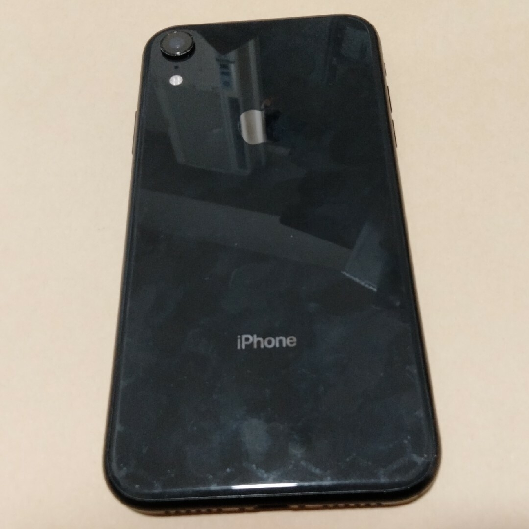 iPhone(アイフォーン)のiPhone XR 64GB 本体のみ Apple ケース/保護フィルム付 スマホ/家電/カメラのスマートフォン/携帯電話(スマートフォン本体)の商品写真