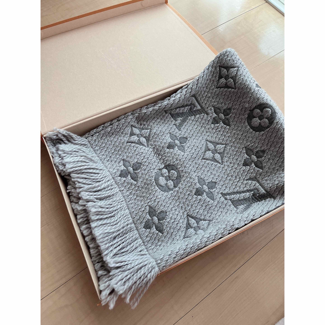 LOUIS VUITTON(ルイヴィトン)の【papychanさま専用です⭐︎】ルイヴィトン　マフラー　ロゴマニア レディースのファッション小物(マフラー/ショール)の商品写真