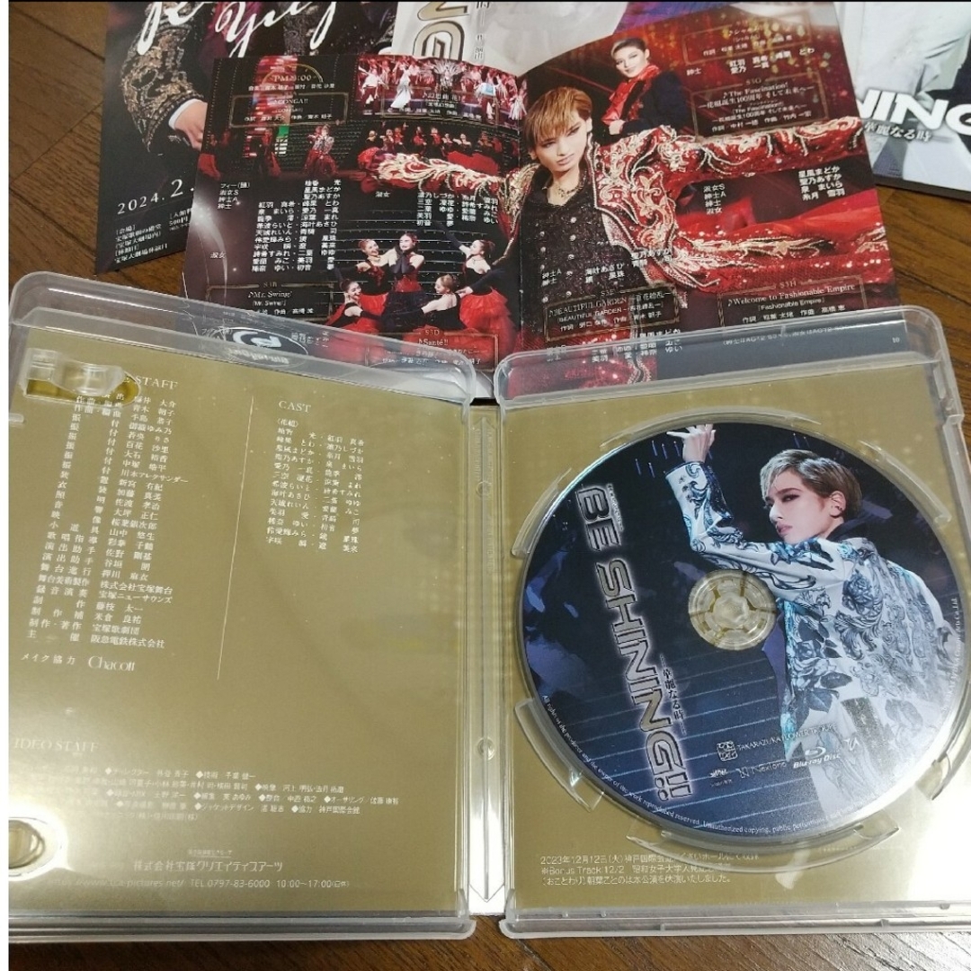 宝塚(タカラヅカ)の宝塚歌劇 花組 柚香光 BE SHINING!! ブルーレイ ル・サンク  星風 エンタメ/ホビーのDVD/ブルーレイ(舞台/ミュージカル)の商品写真