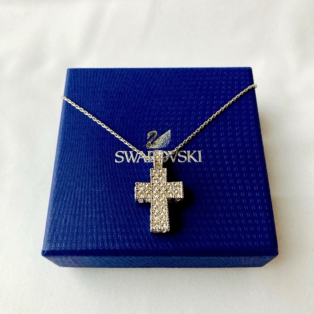 SWAROVSKI(スワロフスキー)の【SWAROVSKI】クロスネックレス レディースのアクセサリー(ネックレス)の商品写真