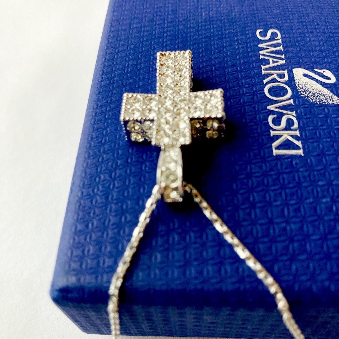 SWAROVSKI(スワロフスキー)の【SWAROVSKI】クロスネックレス レディースのアクセサリー(ネックレス)の商品写真