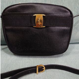 サルヴァトーレフェラガモ(Salvatore Ferragamo)のフェラガモ　レザーショルダーバッグ(ショルダーバッグ)