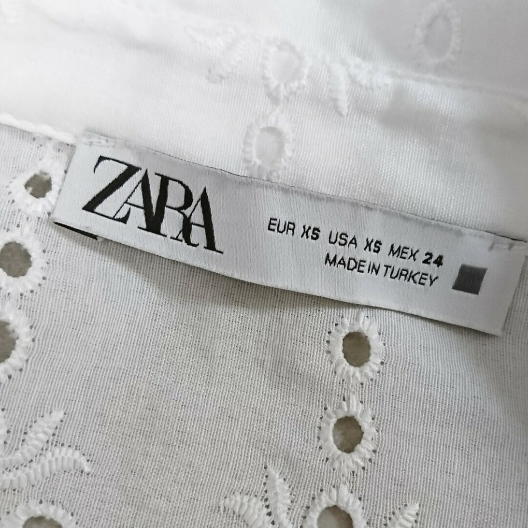 ZARA(ザラ)のZARA エンブロイダリー シャツ 刺繍 クロップド レディースのトップス(シャツ/ブラウス(半袖/袖なし))の商品写真