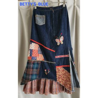 ベティーズブルー(BETTY'S BLUE)の大変美品　BETTY’S  BLUE 可愛いく華やかなパッチワークデニムスカート(ロングスカート)