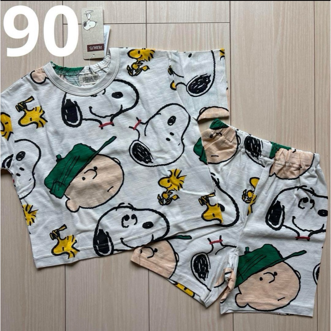 SNOOPY(スヌーピー)の【スヌーピー】総柄 セットアップ☆Tシャツ・ハーフパンツ パジャマ 90 キッズ/ベビー/マタニティのキッズ服男の子用(90cm~)(パジャマ)の商品写真