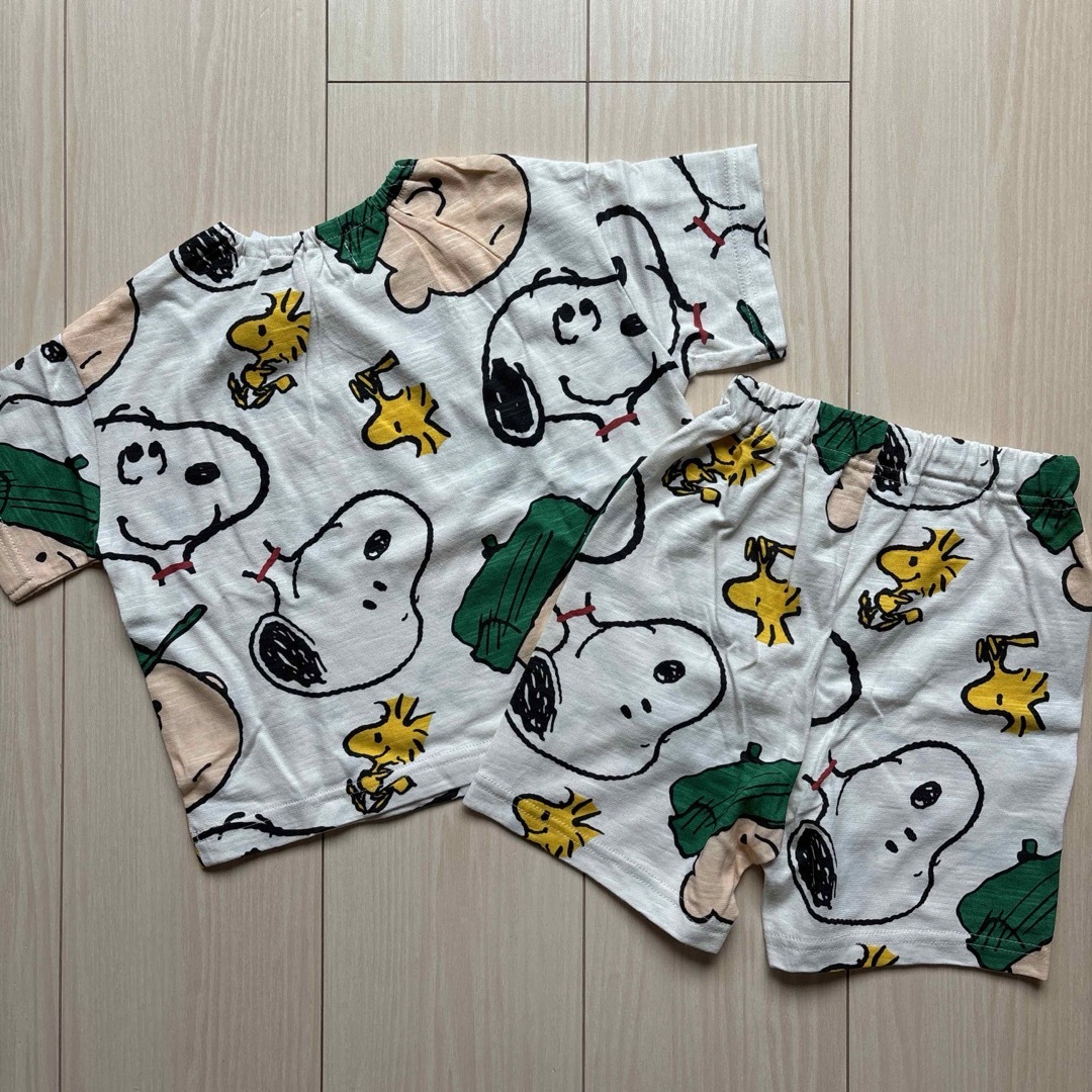 SNOOPY(スヌーピー)の【スヌーピー】総柄 セットアップ☆Tシャツ・ハーフパンツ パジャマ 90 キッズ/ベビー/マタニティのキッズ服男の子用(90cm~)(パジャマ)の商品写真