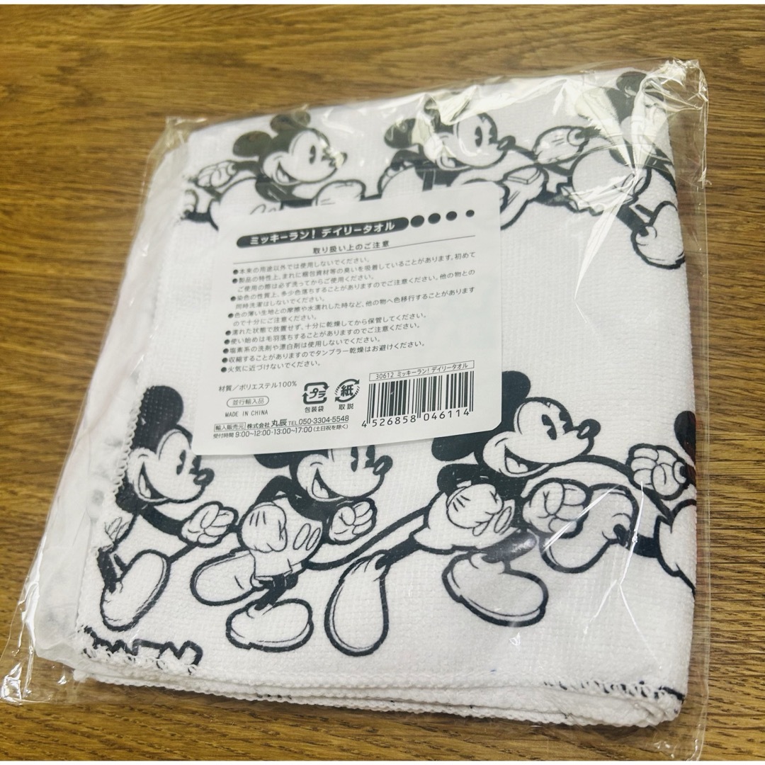 Disney(ディズニー)の新品未使用　Disney  ミッキータオル　ネックストラップ　マイクロファイバー エンタメ/ホビーのアニメグッズ(タオル)の商品写真