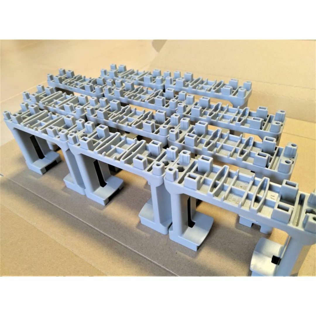 プラレール　まとめ売り　橋脚（グレー） 11個　 検）大量・ 中古・ 線路 エンタメ/ホビーのおもちゃ/ぬいぐるみ(鉄道模型)の商品写真