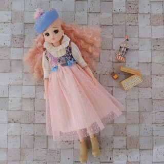 リカちゃん服　アウトフィット　ベレー帽とドレス(人形)