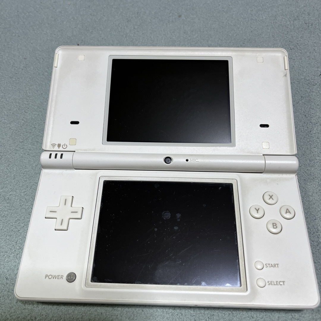 ニンテンドーDS(ニンテンドーDS)のNintendo DSi  ホワイト ジャンク品 エンタメ/ホビーのゲームソフト/ゲーム機本体(携帯用ゲームソフト)の商品写真