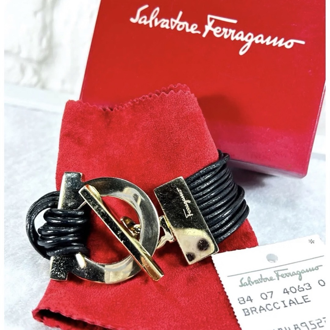 Salvatore Ferragamo(サルヴァトーレフェラガモ)のフェラガモ　Ferragamo ガンチーニ　レザー　ブレスレット レディースのアクセサリー(ブレスレット/バングル)の商品写真