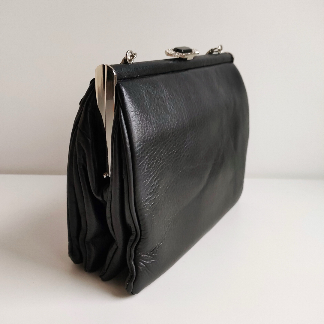 Lochie(ロキエ)のvintage レザー　リボン刺繍　ビジュー　デザインバッグ　ヴィンテージ レディースのバッグ(ハンドバッグ)の商品写真