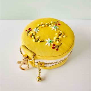 168⌘  macaron♪（ミモザ刺繍・くすみイエロー）AirPodsケース(ポーチ)