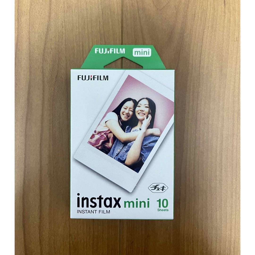 FUJIFILM instaxminiチェキフィルム10枚入 スマホ/家電/カメラのカメラ(フィルムカメラ)の商品写真