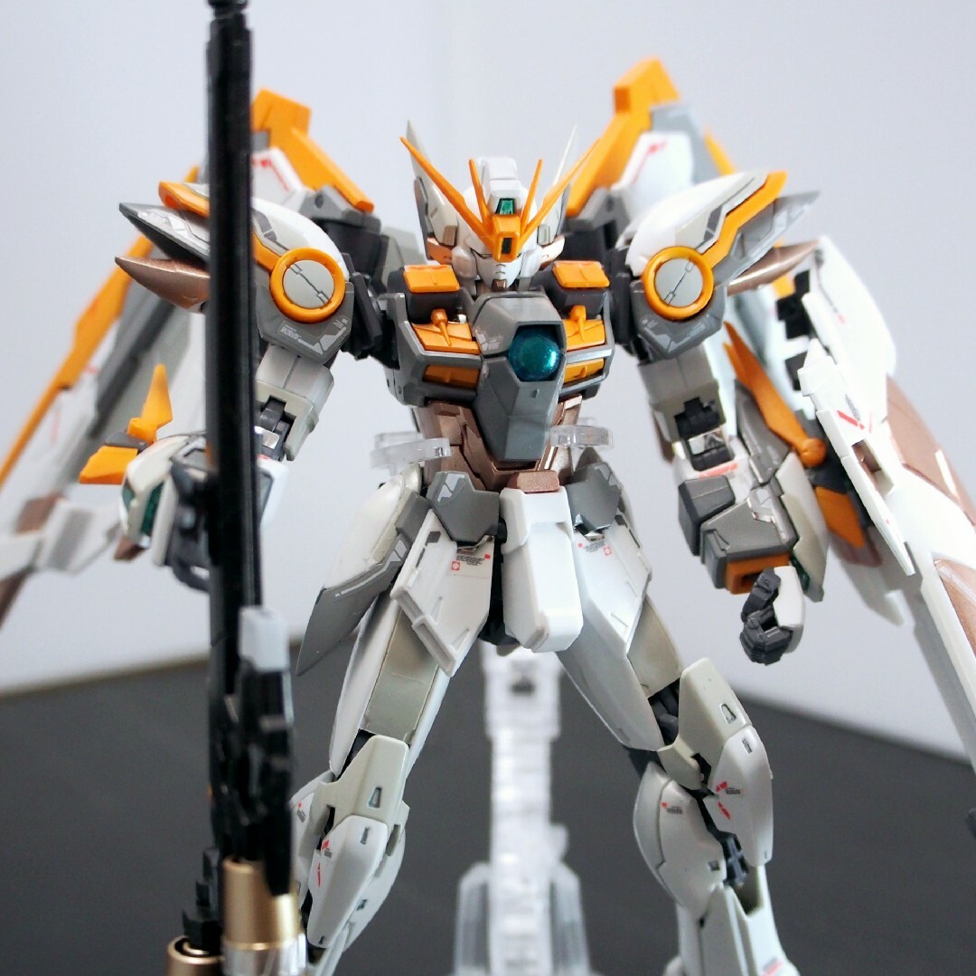 RG ウイングガンダム　塗装完成品 エンタメ/ホビーのおもちゃ/ぬいぐるみ(模型/プラモデル)の商品写真