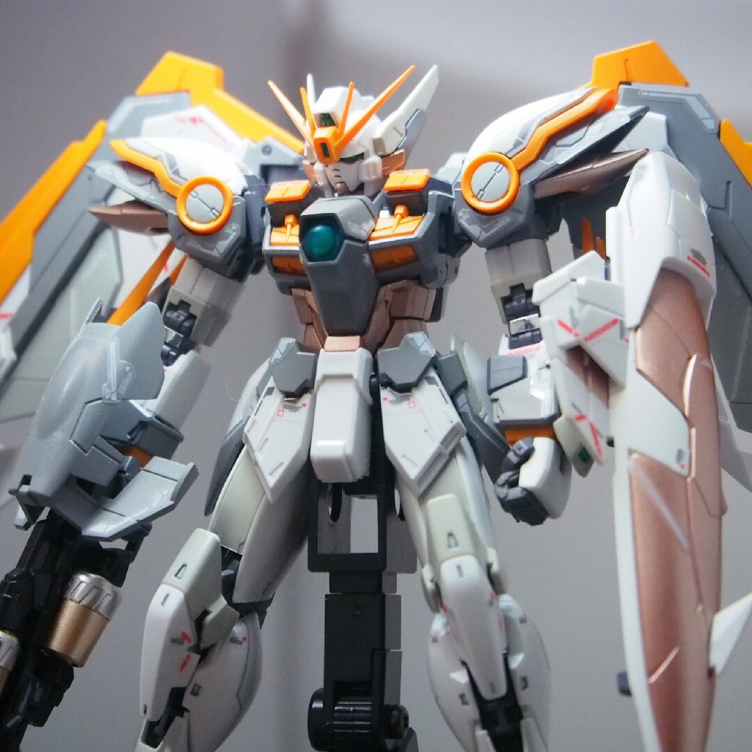 RG ウイングガンダム　塗装完成品 エンタメ/ホビーのおもちゃ/ぬいぐるみ(模型/プラモデル)の商品写真