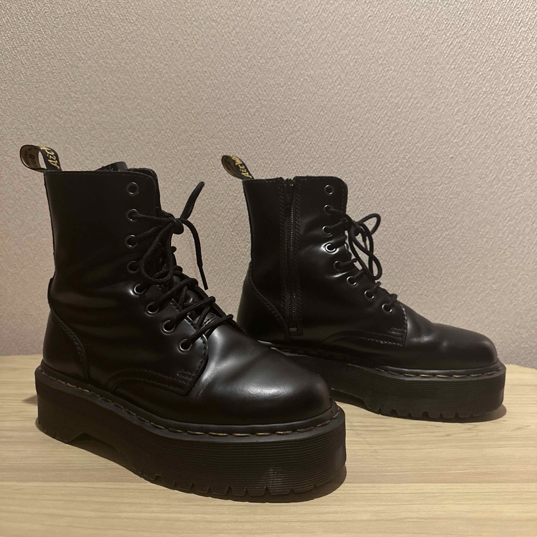 Dr.Martens(ドクターマーチン)の【美品‼︎サイズ24cm】ドクターマーチン　Dr.Martin 厚底　8ホール レディースの靴/シューズ(ブーツ)の商品写真