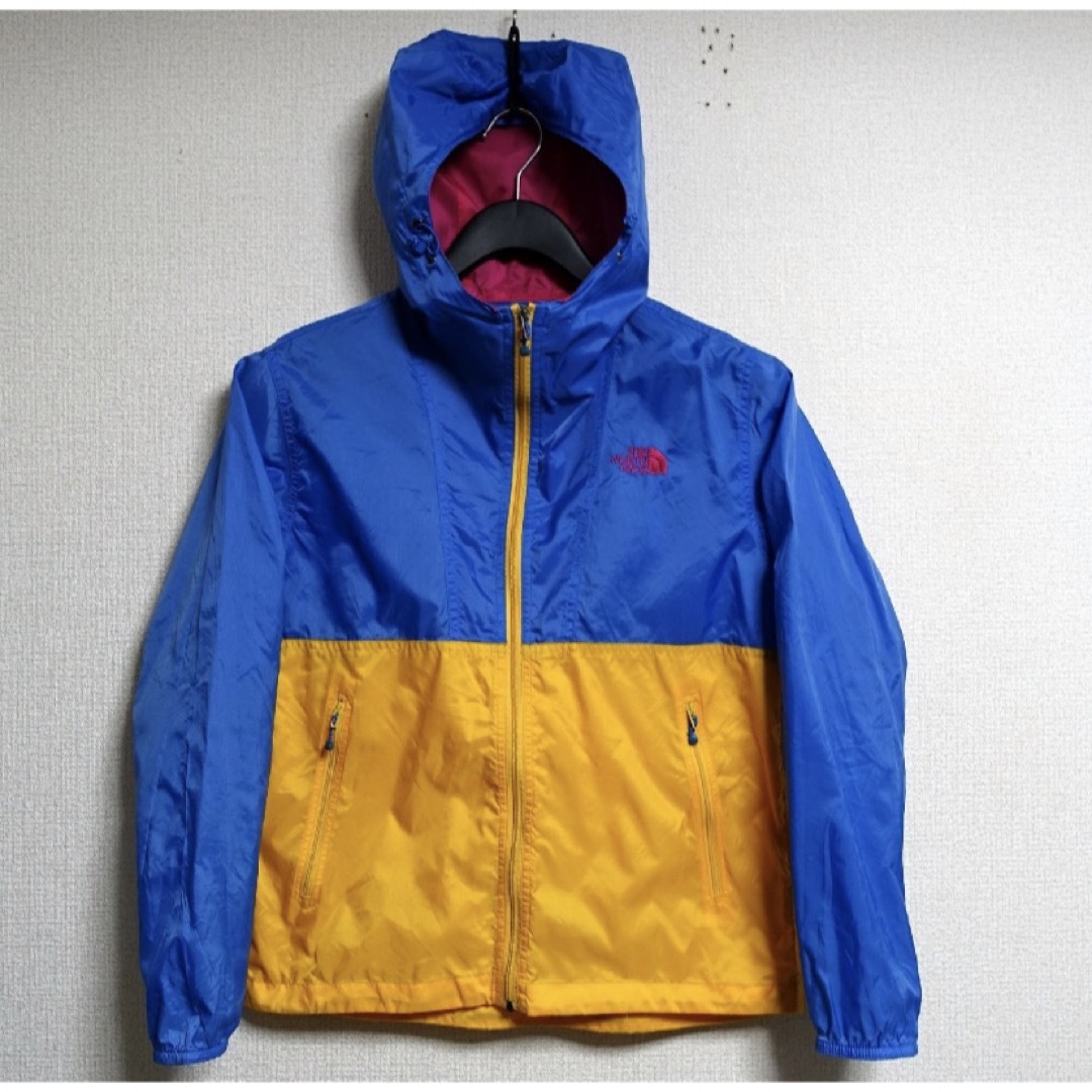 THE NORTH FACE(ザノースフェイス)のノースフェイス　マウンテンパーカー　アウター　メンズXS  ブルー/イエロー系 メンズのジャケット/アウター(マウンテンパーカー)の商品写真