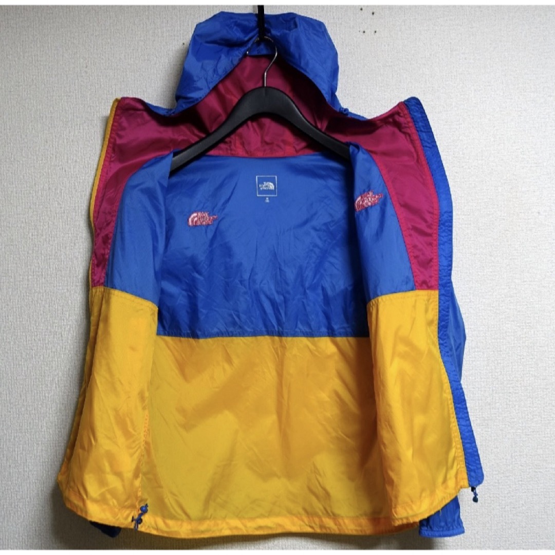 THE NORTH FACE(ザノースフェイス)のノースフェイス　マウンテンパーカー　アウター　メンズXS  ブルー/イエロー系 メンズのジャケット/アウター(マウンテンパーカー)の商品写真