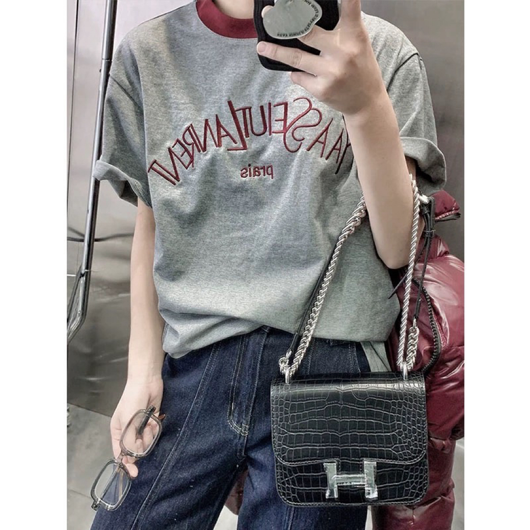 Yves Saint Laurent(イヴサンローラン)のサンローラン　ysl Tシャツ　ブランド　グレー　赤　ロゴ　イヴサンローラン レディースのトップス(Tシャツ(半袖/袖なし))の商品写真