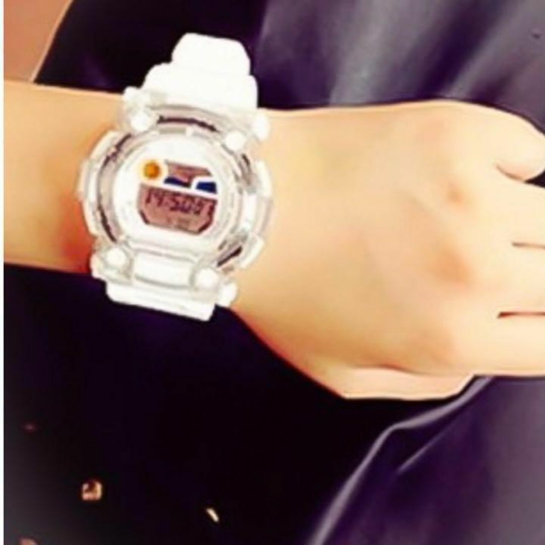 ★ ミリタリー腕時計 ★ アウトドア 耐衝撃 防水 ダイバーズウォッチ　デジタル メンズの時計(腕時計(デジタル))の商品写真