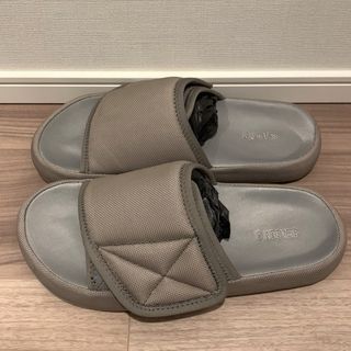 イージー(YEEZY（adidas）)の貴重人気カラーYeezy slipper season6 yeezy slide(サンダル)