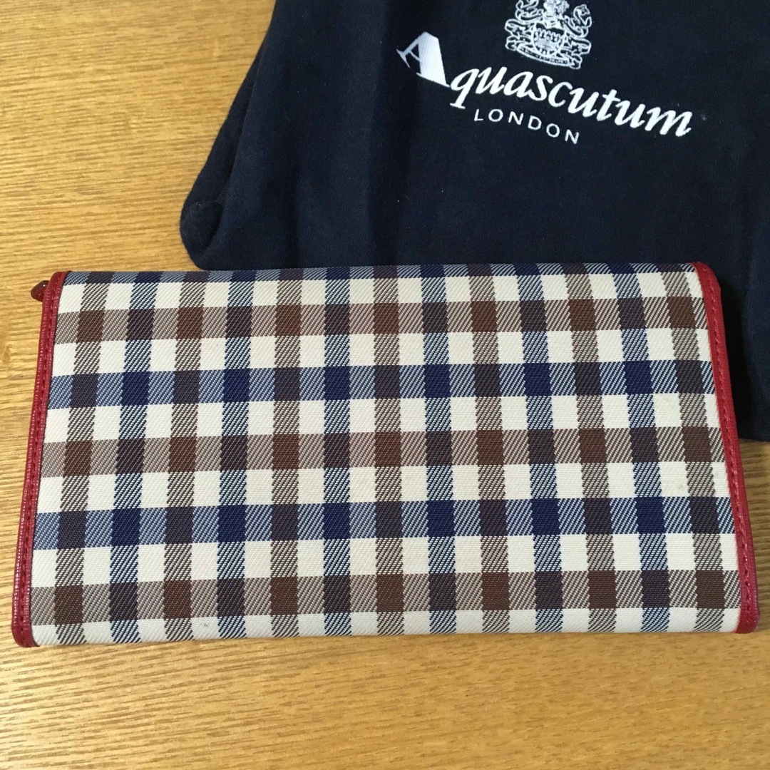 AQUA SCUTUM(アクアスキュータム)のAquascutum アクアスキュータム 長財布 レディースのファッション小物(財布)の商品写真