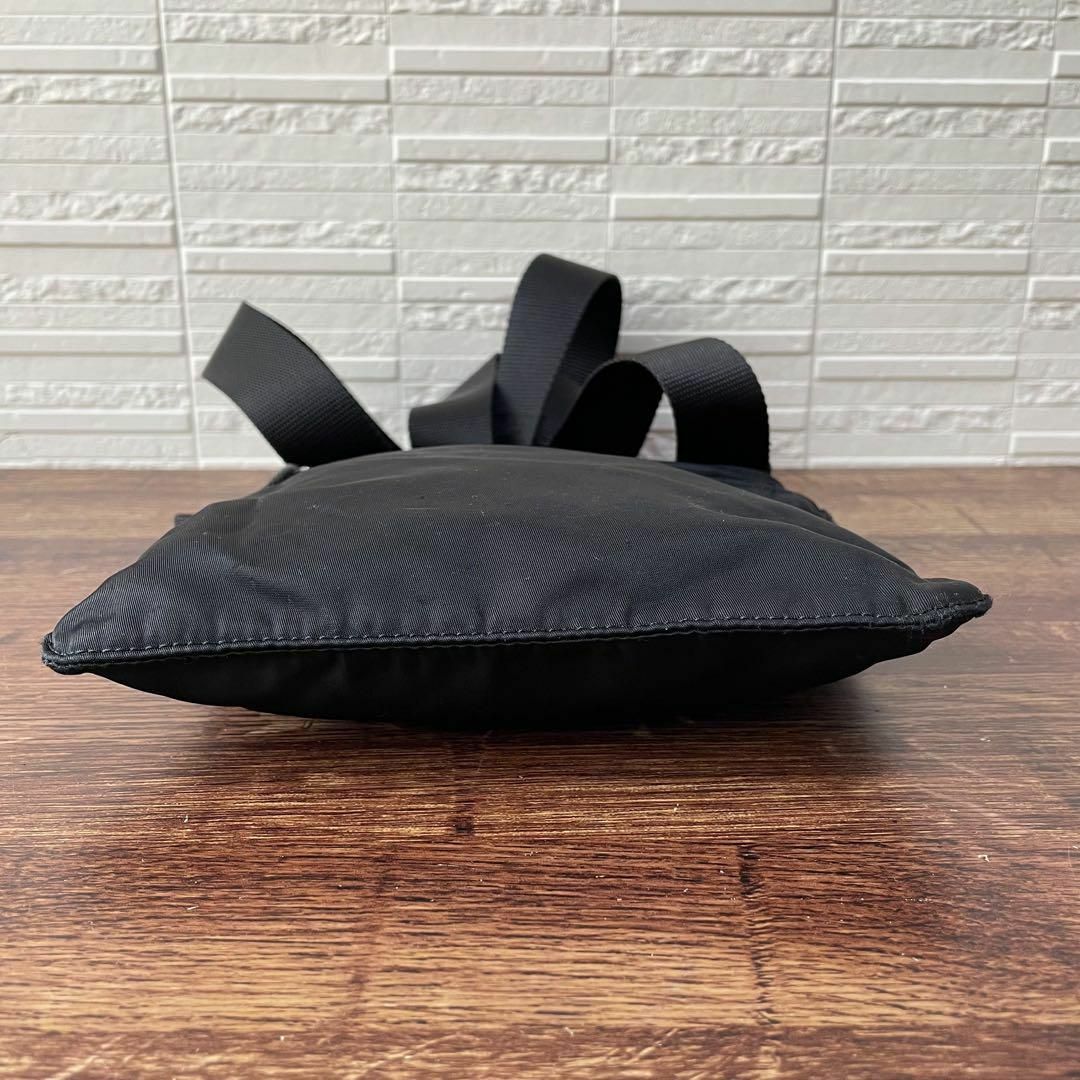 PRADA(プラダ)のプラダ ナイロン 三角プレートロゴ ショルダー バッグ コンパクト ミニ 黒 レディースのバッグ(ショルダーバッグ)の商品写真
