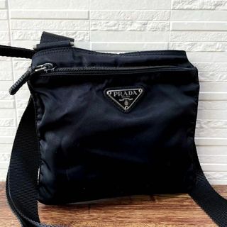 プラダ(PRADA)のプラダ ナイロン 三角プレートロゴ ショルダー バッグ コンパクト ミニ 黒(ショルダーバッグ)