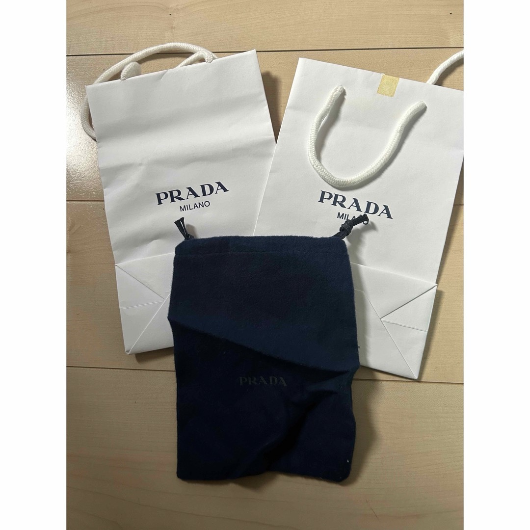PRADA(プラダ)のPRADA プラダ　紙袋　ショッパー レディースのバッグ(ショップ袋)の商品写真