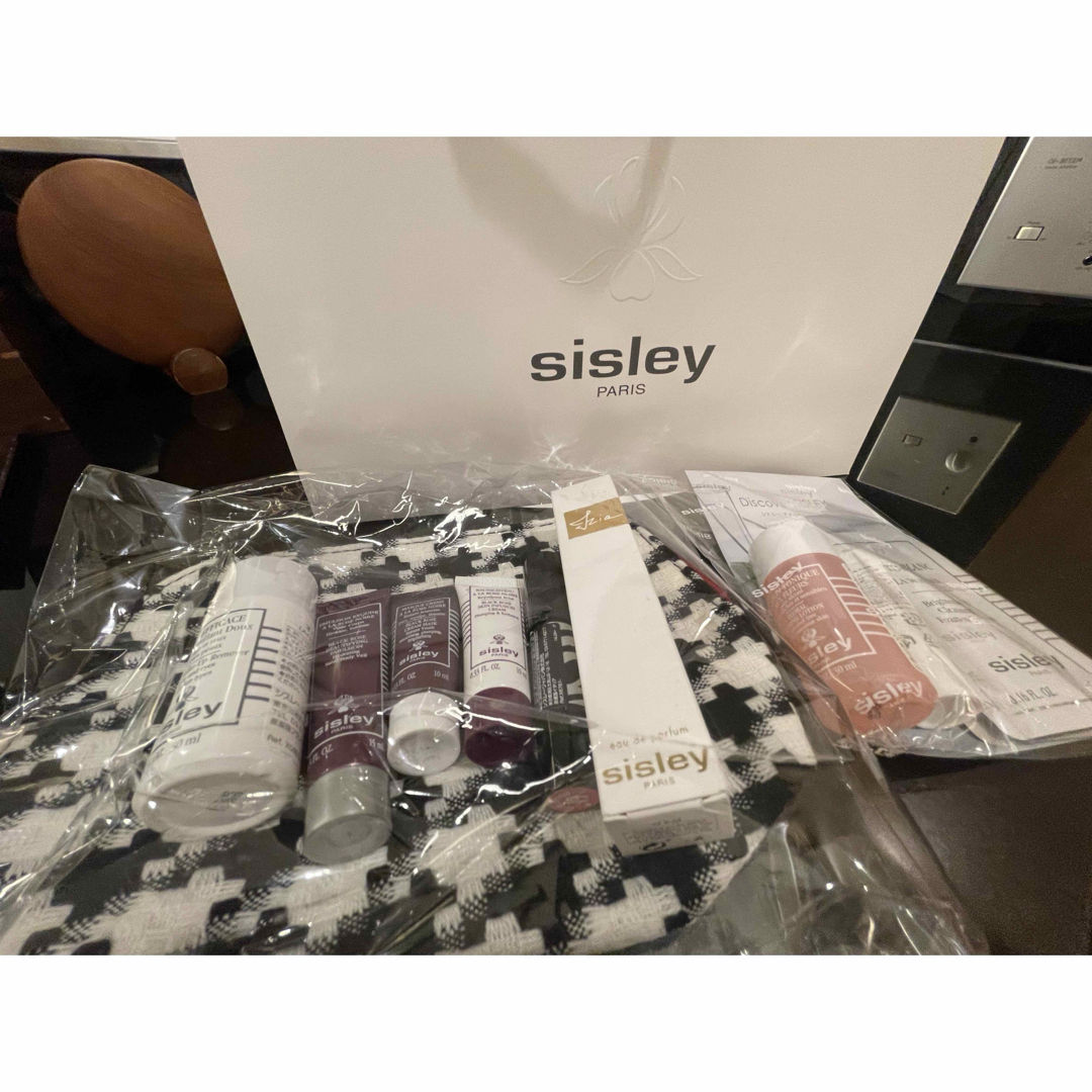 Sisley(シスレー)のシスレー限定ポーチ付きアメニティセット　ブラックローズ コスメ/美容のキット/セット(サンプル/トライアルキット)の商品写真