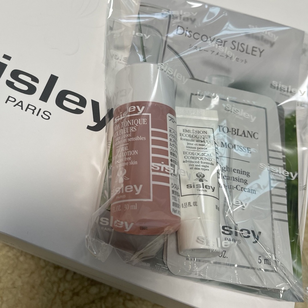 Sisley(シスレー)のシスレー限定ポーチ付きアメニティセット　ブラックローズ コスメ/美容のキット/セット(サンプル/トライアルキット)の商品写真