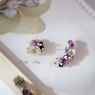 No.285　紫とグレーのお花のイヤーカフ　本物のお花のピアス　イヤリング(イヤーカフ)