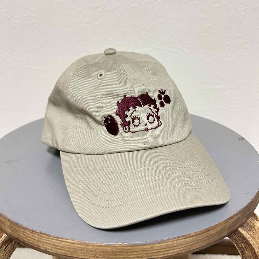 【新品未使用】　ベティちゃん　キャップ　帽子　ベージュ レディースの帽子(キャップ)の商品写真
