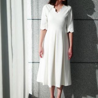 scallop scallop dress white akiki(ひざ丈ワンピース)