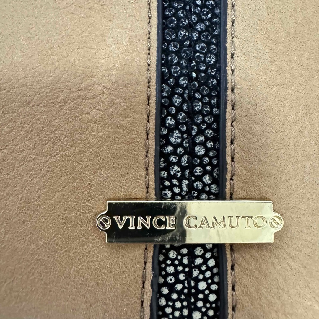 Vince(ビンス)のVince Camuto ヴィンスカムート　ショルダーバッグ　レザー　美品 レディースのバッグ(ショルダーバッグ)の商品写真