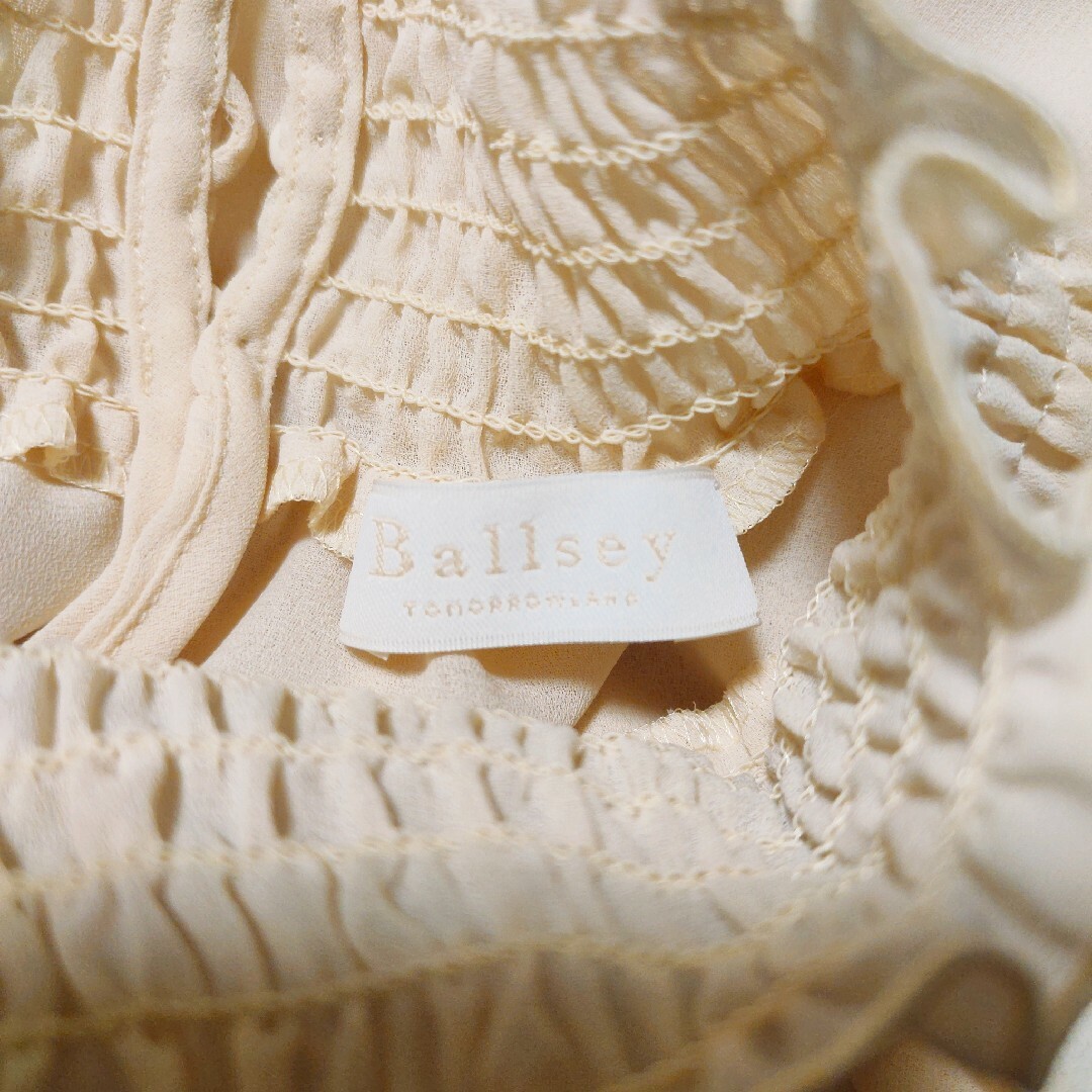 Ballsey(ボールジィ)のボールジィ ジョーゼットドビー シャーリングブラウス  イエロー  S レディースのトップス(シャツ/ブラウス(長袖/七分))の商品写真