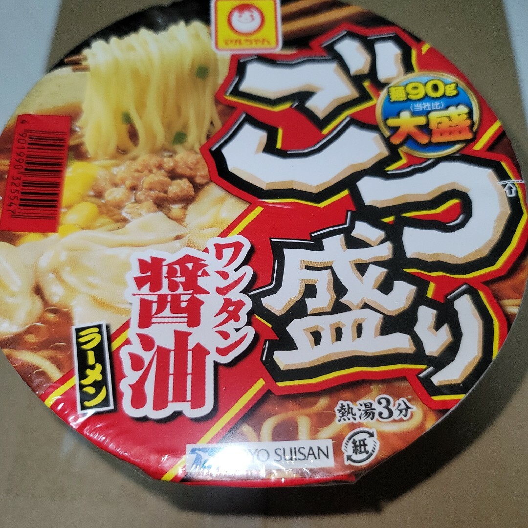 マルちゃん　ごつ盛り　ワンタン醤油ラーメン 食品/飲料/酒の加工食品(インスタント食品)の商品写真