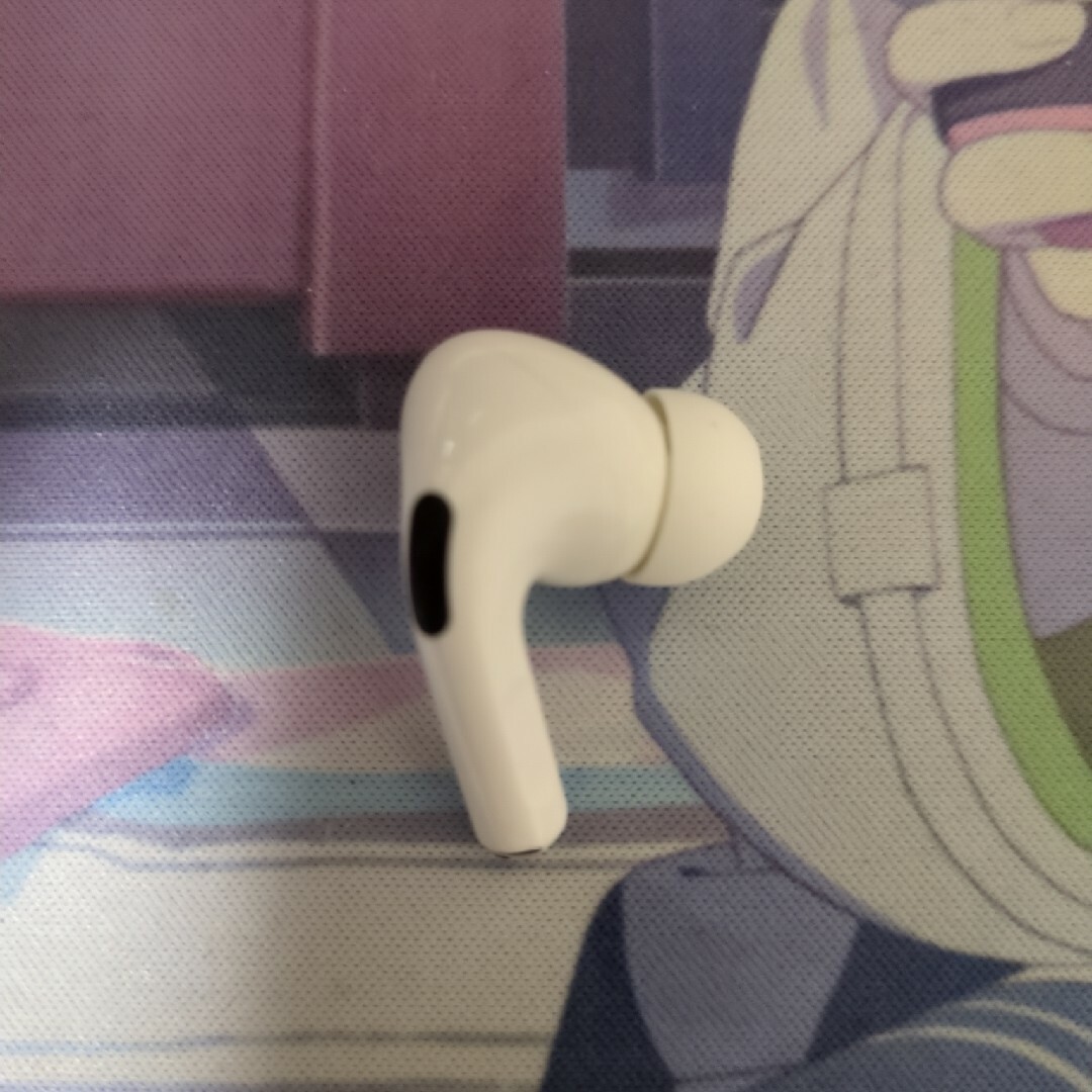 Apple(アップル)のairpods pro 第一世代 正規品 右耳 美品 スマホ/家電/カメラのオーディオ機器(ヘッドフォン/イヤフォン)の商品写真