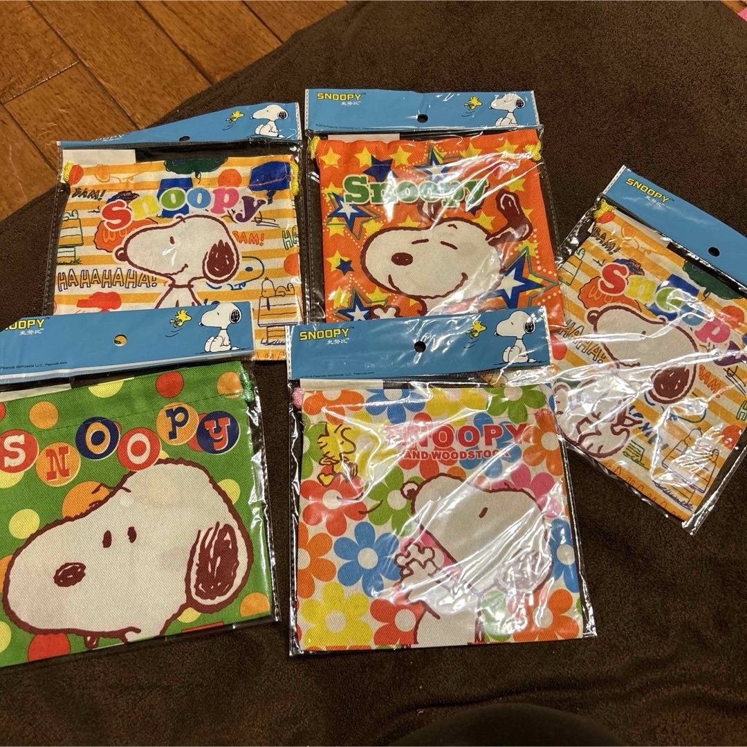 〔新品〕SNOOPY  スヌーピー　巾着　５枚 キッズ/ベビー/マタニティのこども用バッグ(その他)の商品写真