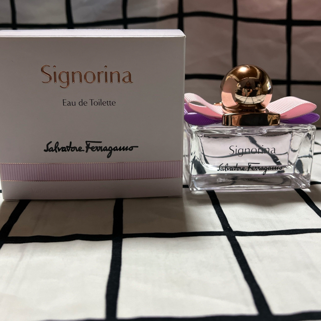 Salvatore Ferragamo(サルヴァトーレフェラガモ)のフェラガモ シニョリーナ 30ml コスメ/美容の香水(その他)の商品写真