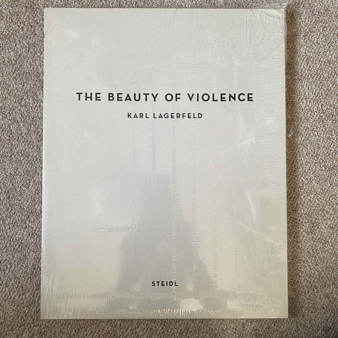カール・ラガーフェルド THE BEAUTY OF VIOLENCE