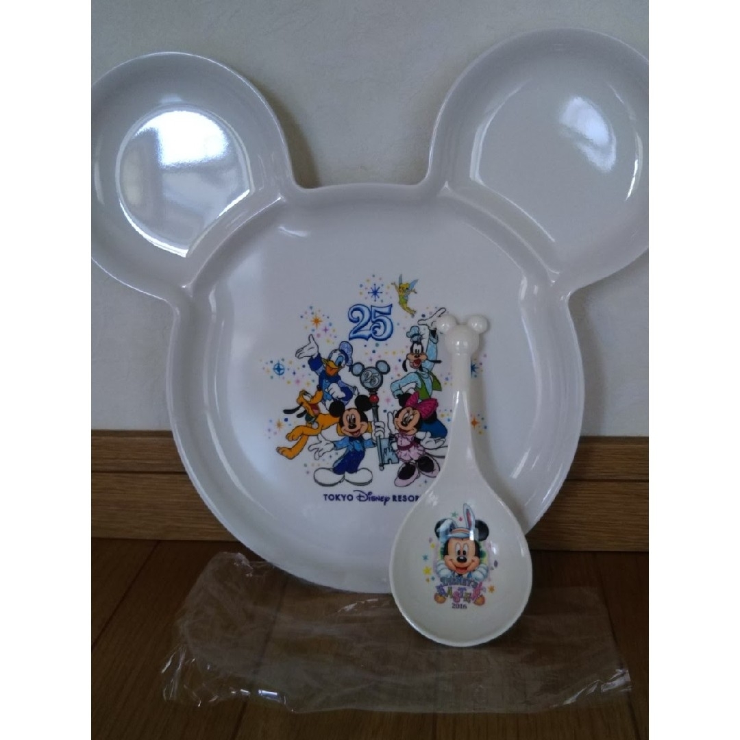 Disney(ディズニー)の新品☆TDR  公式 ディズニーランド25周年プレート＆レンゲ付き❤️ インテリア/住まい/日用品のキッチン/食器(食器)の商品写真