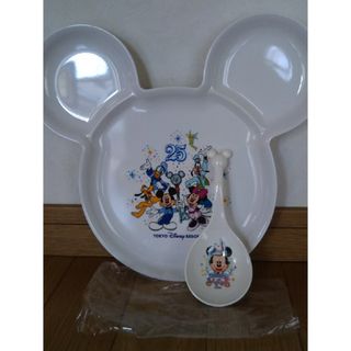 ディズニー(Disney)の新品☆TDR  公式 ディズニーランド25周年プレート＆レンゲ付き❤️(食器)