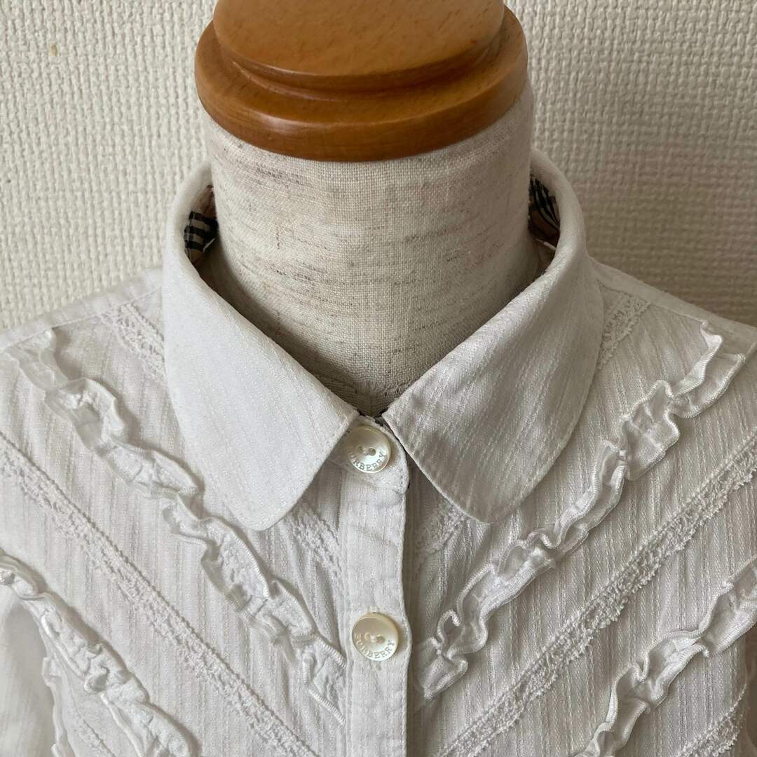 BURBERRY(バーバリー)のBURBERRY  バーバリー フリル付き 白ブラウス 袖リボン 120cm キッズ/ベビー/マタニティのキッズ服女の子用(90cm~)(ブラウス)の商品写真