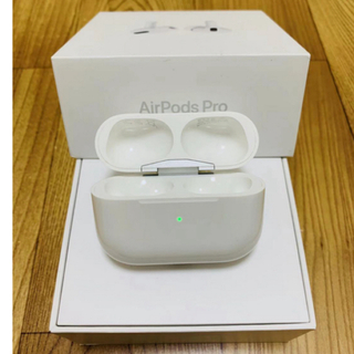 アップル(Apple)のApple AirPods pro ケース　純正　第1世代　ほぼ未使用(ヘッドフォン/イヤフォン)