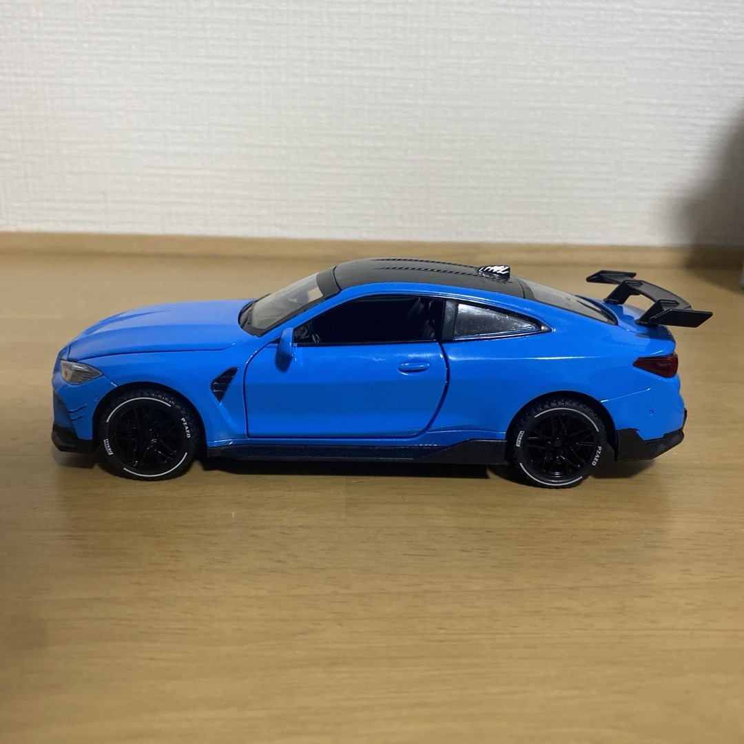 1:32  BMW M4 ミニカー　　青 エンタメ/ホビーのおもちゃ/ぬいぐるみ(ミニカー)の商品写真