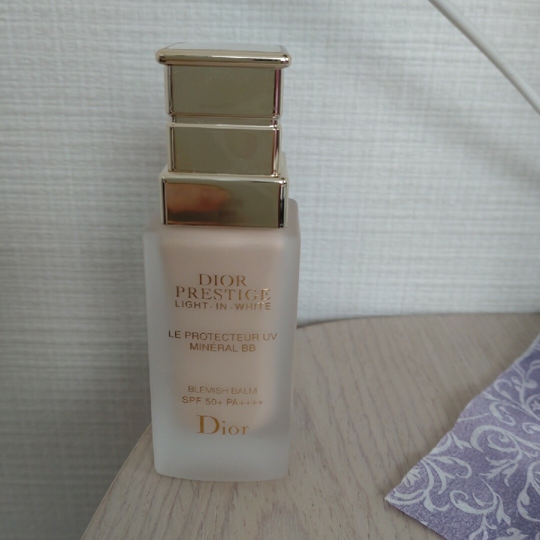 Dior(ディオール)のDIOR PRESTIGE BBクリーム プレステージ ホワイトル プロテクター コスメ/美容のベースメイク/化粧品(BBクリーム)の商品写真