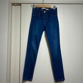 ザラ(ZARA)のZARA スキニーブルーデニム　34(スキニーパンツ)