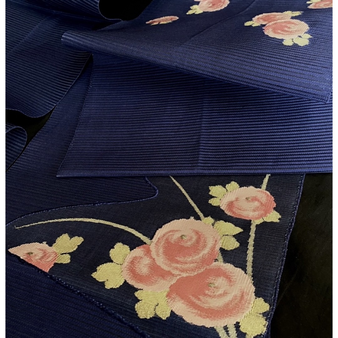  〈絽綴れの花の名古屋帯〉　SALE 濃紺　織り出　夏帯　涼しげ　軽い　可愛い  レディースの水着/浴衣(帯)の商品写真